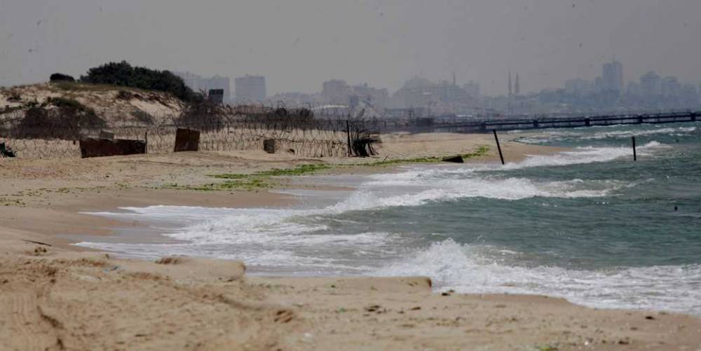Три человека пострадали от удара молнии на пляже «Зиким»