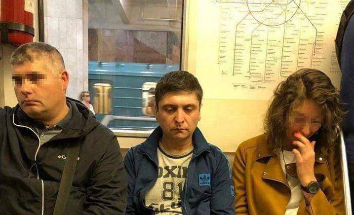 В сети посмеялись над «клоном» Зеленского в московской подземке