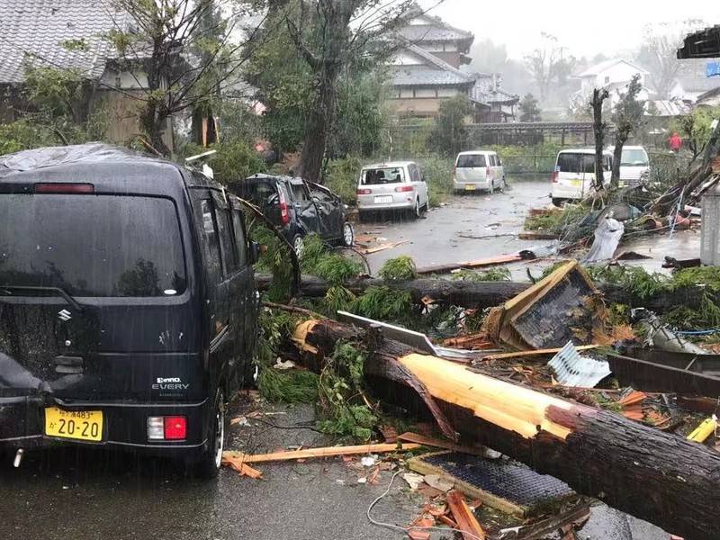 Жертвами тайфуна в Японии стали уже около 30 человек