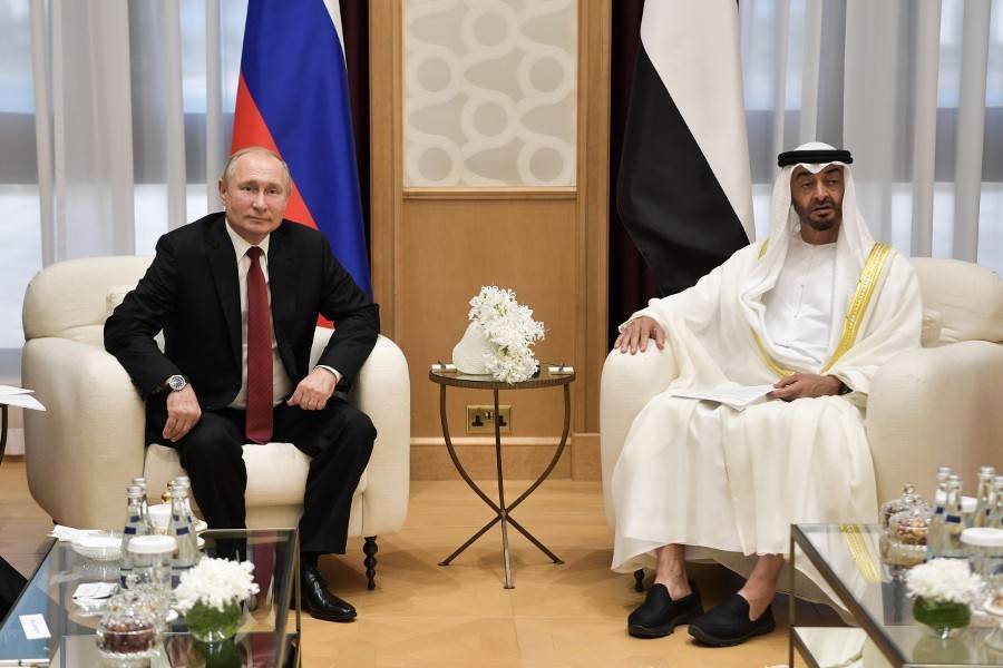 Путин подарил белого кречета наследному принцу Абу-Даби