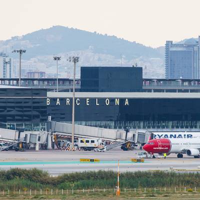 Около 70 рейсов из "Эль-Прата" в Испании отложили из-за протестов