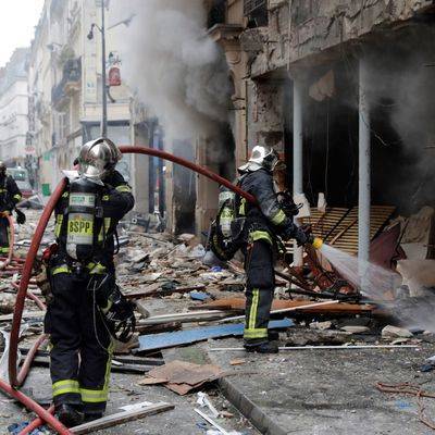 СМИ: полиция применила слезоточивый газ на манифестации пожарных в Париже