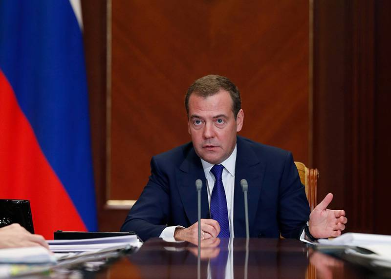 Медведев отчитал губернаторов за вранье