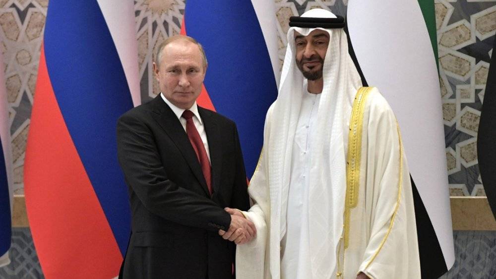 Путин обменялся подарками с наследным принцем Абу-Даби