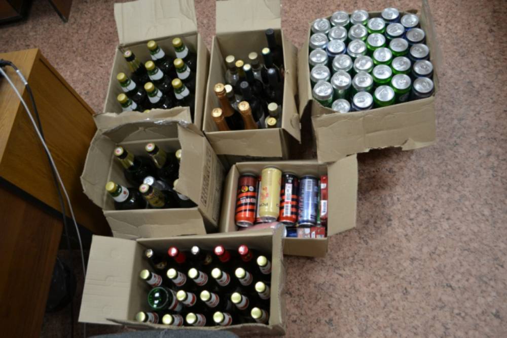 В псковском ларьке без разрешения продавали водку и лосьон