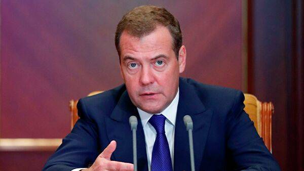 Медведев: совещания по выполнению поручений президента станут регулярными