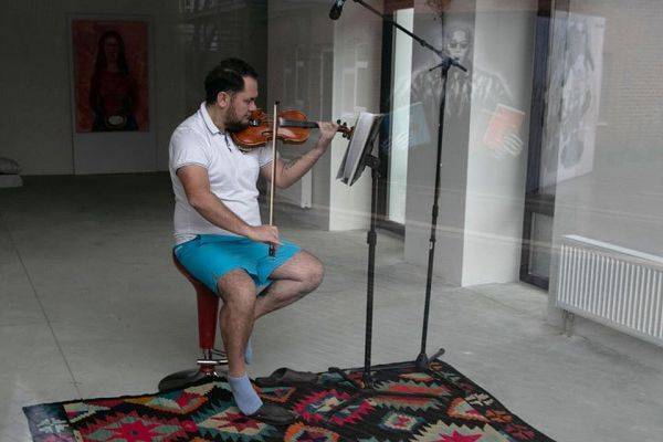 В центре Уфы скрипач решил поголодать «ради башкирского самосознания»