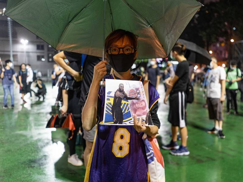 Протестующие в Гонконге сожгли майки звезды НБА