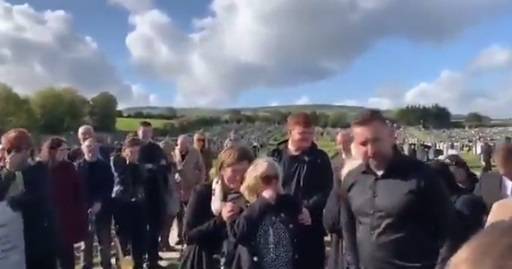 Видео: в Ирландии покойник "очнулся в гробу", развеселив родственников