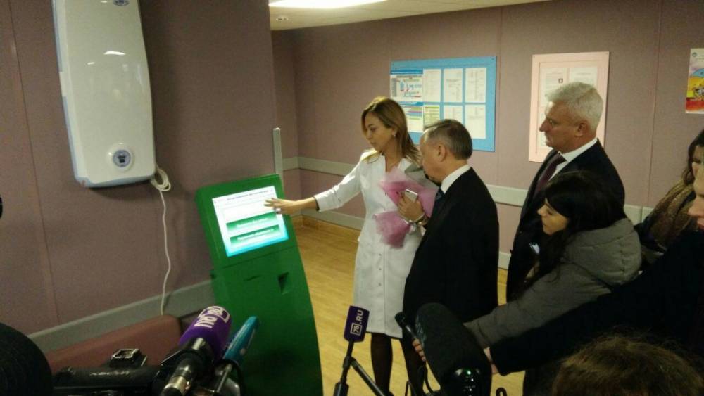 Губернатор Беглов посетил детскую поликлинику № 63 в Парголово