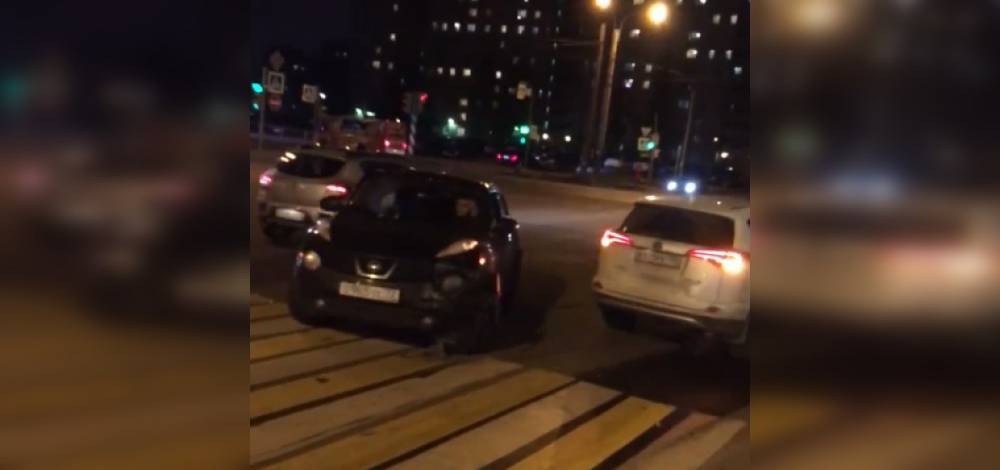 Легковушки устроили аварийный челлендж на улице Маршала Новикова