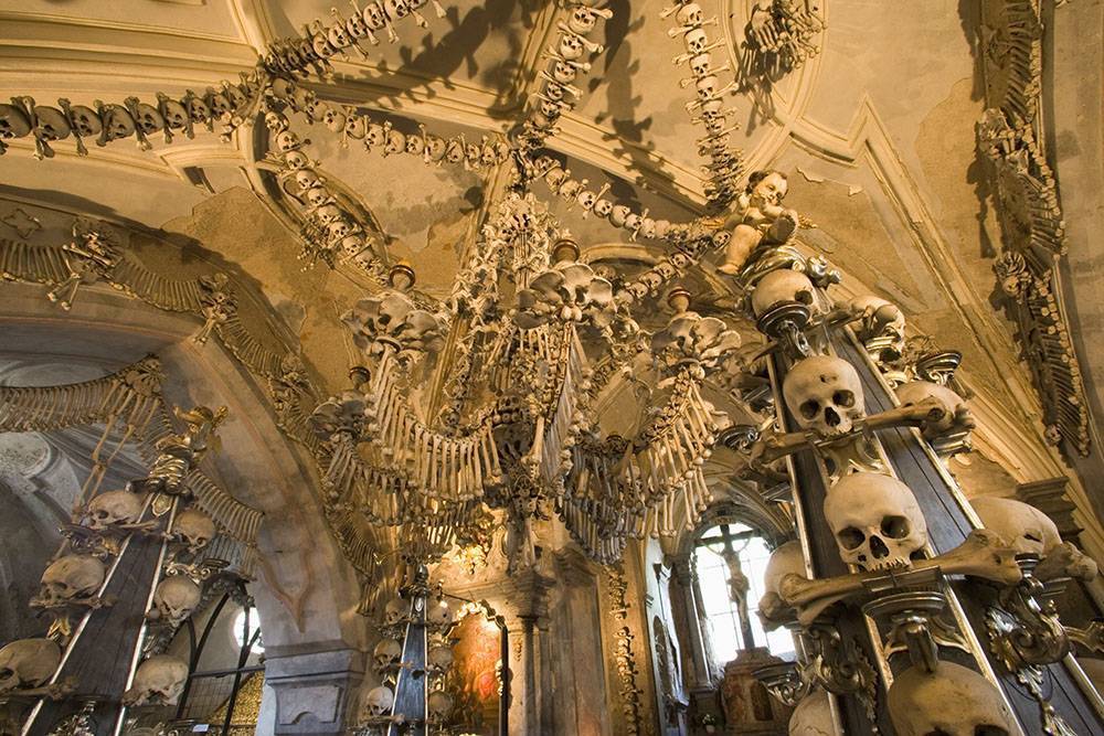 В Чехии туристам с 2020 года запретят без разрешения фотографировать скелеты в церкви в Кутна-Горе