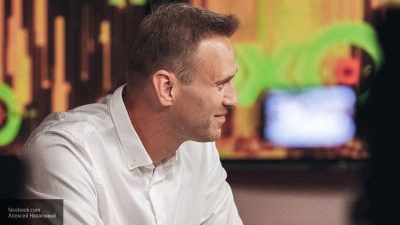 Навальный знал о предстоящих обысках в ФБК и решил отсидеться за границей