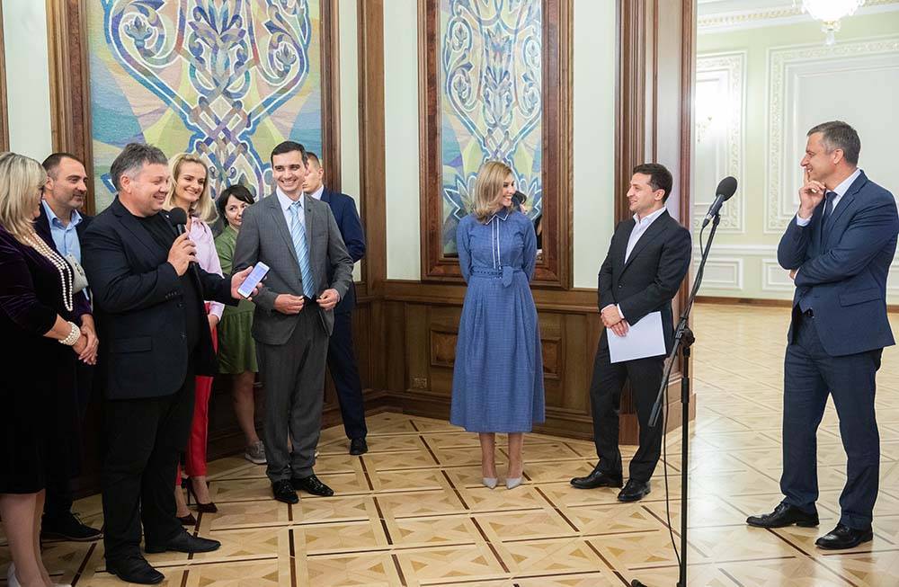 Украинцы в восторге от нелепого наряда жены Зеленского