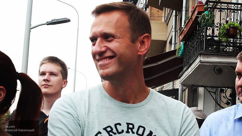 Серуканов счел желание Навального пересидеть тяжелые времена в США гадким и циничным