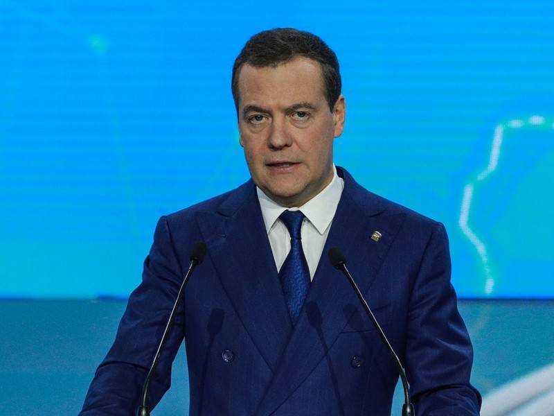 Медведев укорил чиновников за&nbsp;неисполнение поручений Путина