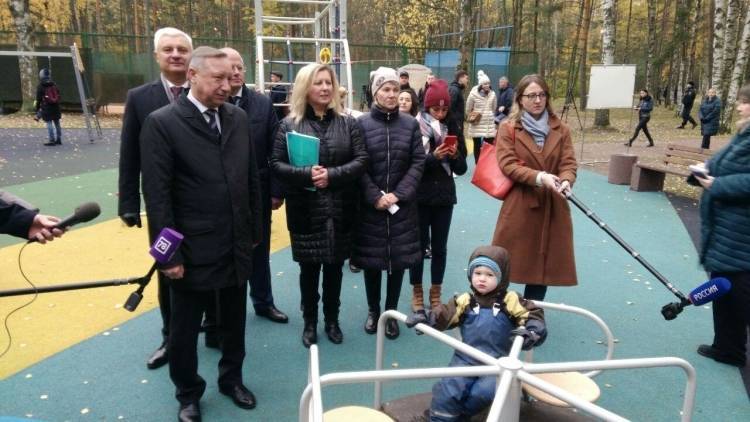 Беглов проинспектировал парк Сосновка в Выборгском районе Петербурга