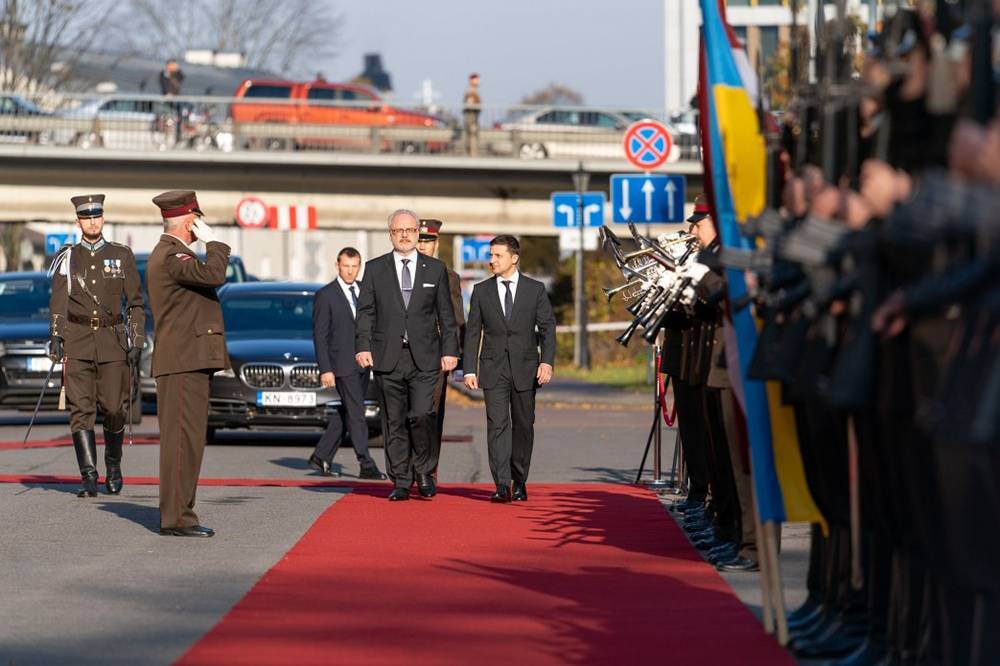 Поставили на место: Зеленский потерял жену на встрече с президентом Латвии