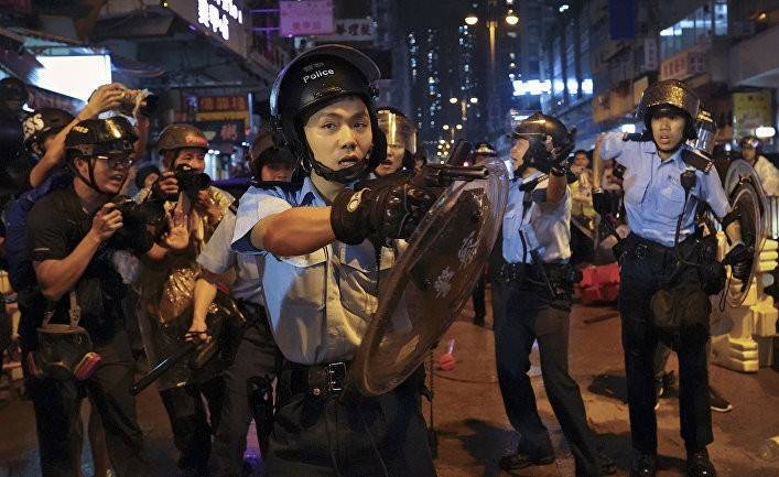 Жэньминь жибао: Америка, не помогай бунтовщикам в Гонконге!