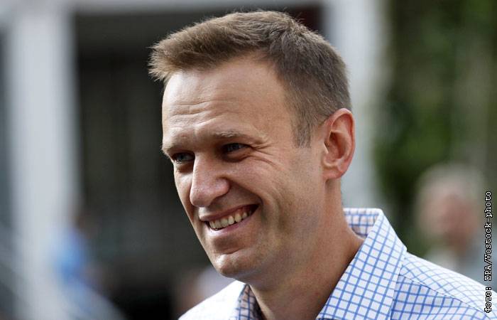 Суд вернул прокатчику "Флай авто" иск к Навальному на 1 млрд рублей