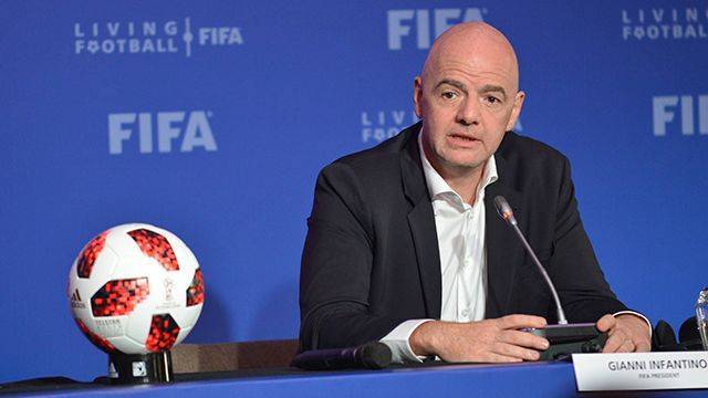 Глава FIFA предложил пожизненно запретить посещать матчи за расизм