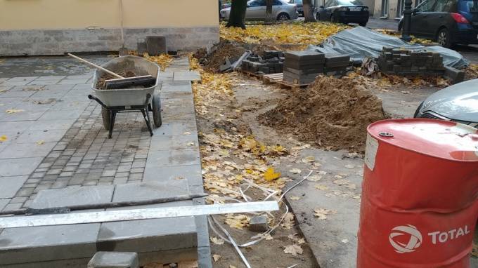 В Петербурге после проверки ГАТИ подрядчик пообещал оперативно завершить работы на Галерной улице