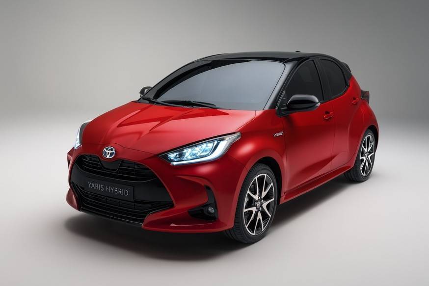 Toyota Yaris сменил поколение: первенец новой тележки, гибрид стал мощнее, версии – богаче