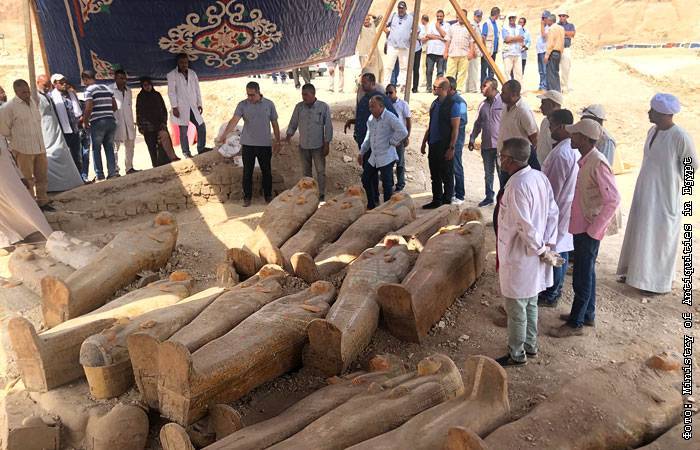 В Луксоре нашли более 20 запечатанных саркофагов