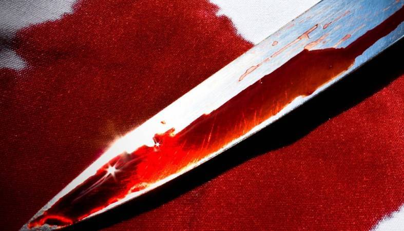 Кровавое застолье: мужчина убил приятеля ножом и скрылся