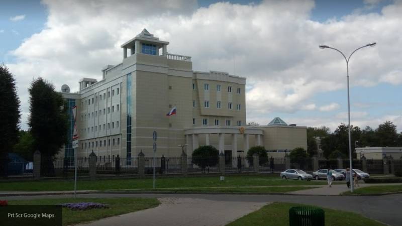 Задержанная в Минске россиянка находится в безопасности, заверили в посольстве РФ