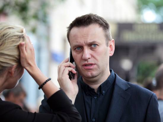 СМИ: Навальный улетел в Нью-Йорк