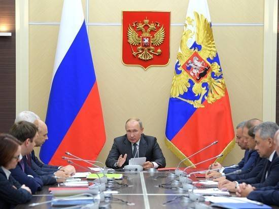У Путина на совещании возникла интрига с ротацией губернаторов