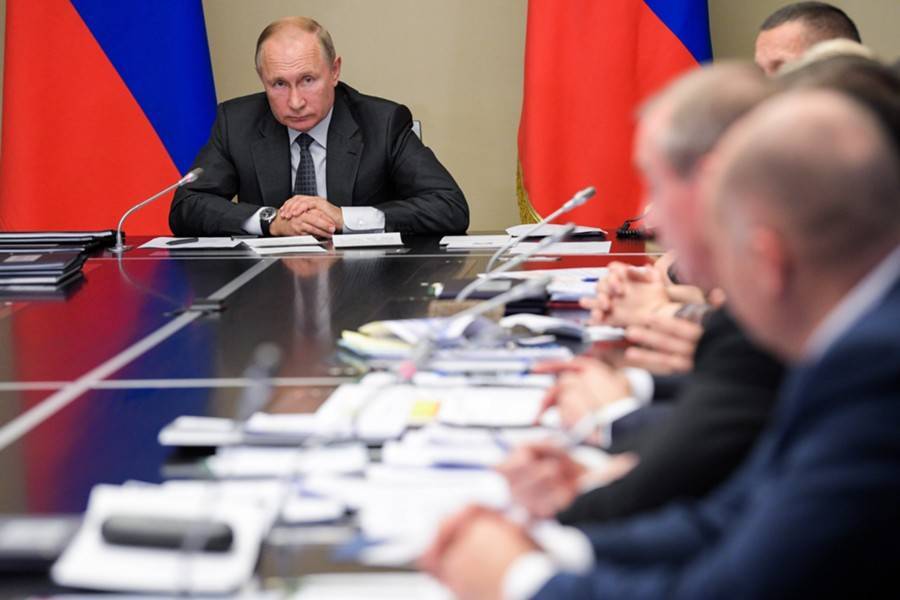 Путин раскритиковал работу властей по ликвидации последствий паводков