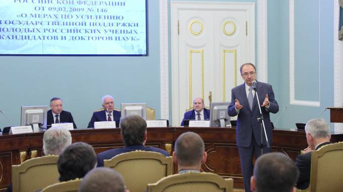 В Петербурге молодые ученые получили президентские гранты