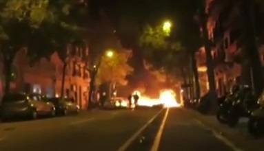 Полиция открыла предупредительный огонь по протестующим в Барселоне