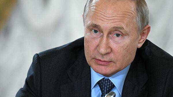 Путин раскритиковал чиновников за работу по ликвидации последствий паводков