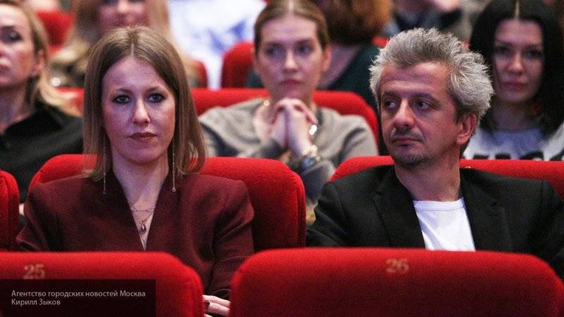 Богомолов и Собчак пересеклись с Виторганом на премьере фильма "Текст"