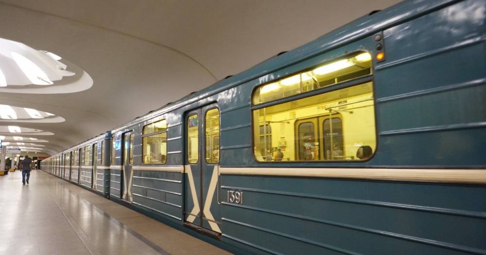 Московское метро станет контролировать мобильники сотрудников