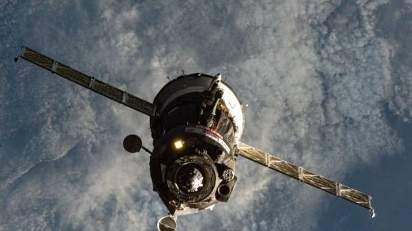 Астронавт NASA Меир готовится выйти в открытый космос на МКС