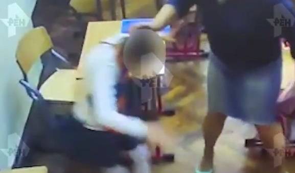 Ужасающие действия учительницы школы в Москве сняли на видео