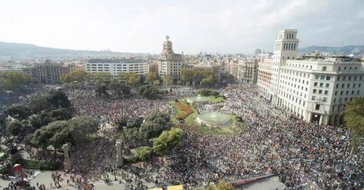 Ла Лига хочет перенести Эль-Класико в Мадрид. Виной всему массовые протесты