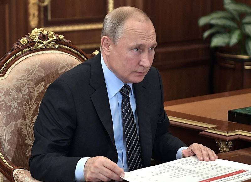 Путин посоветовал чиновникам работать «с душой и сердцем» или заняться другой работой