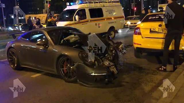 Очевидцы назвали виновного в столкновении Porsche и такси в Москве