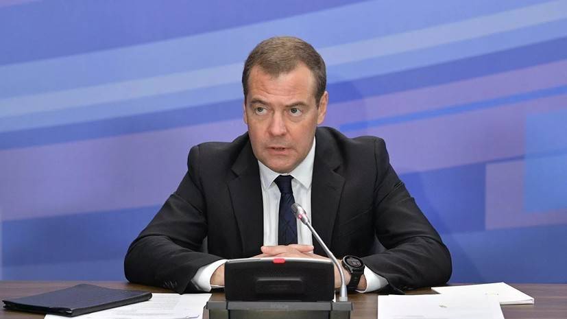 Медведев раскритиковал губернаторов за слабую реализацию нацпроекта