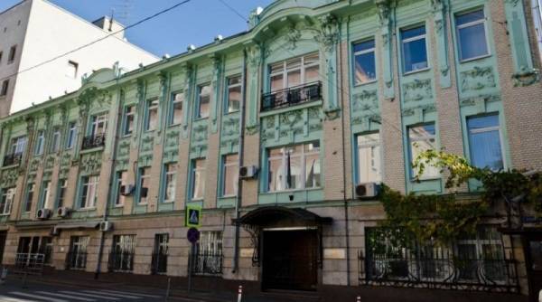 Идите в посольство: МИД Азербайджана рекомендует российским армянам