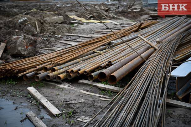 В Усинске вахтовик «случайно» отправил сотни труб в пункт приема металлов