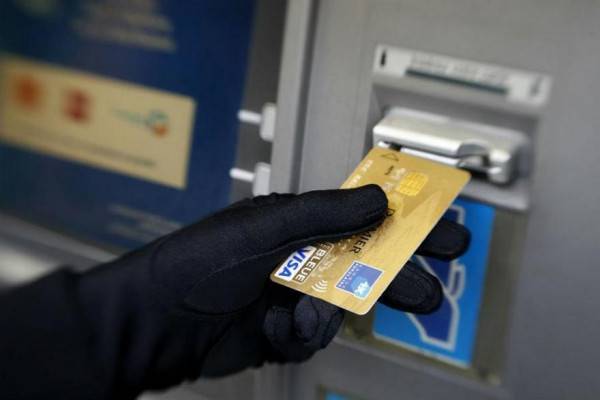 У москвички украли 95 тыс. рублей с банковских карт