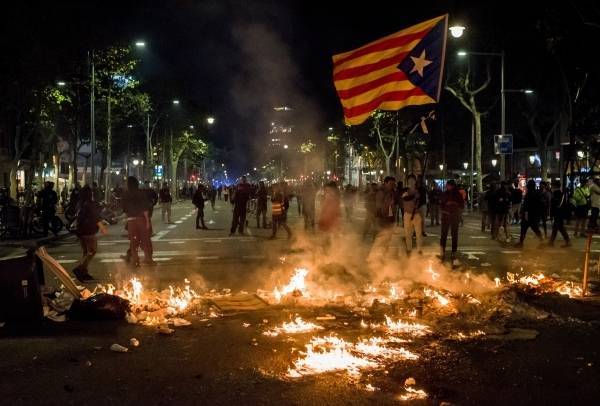 11 человек пострадали во время протестов в Барселоне