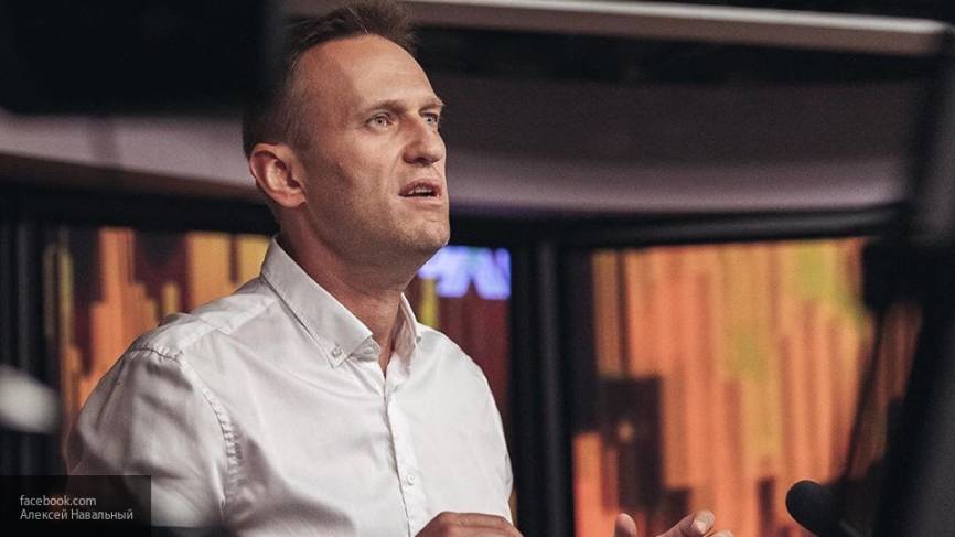 Навальный вновь бросил своих сторонников, сбежав из России накануне обысков в ФБК