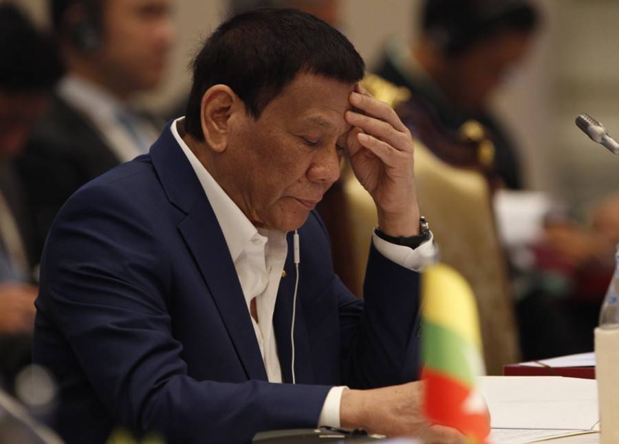 Президент Филиппин пострадал, катаясь на мотоцикле